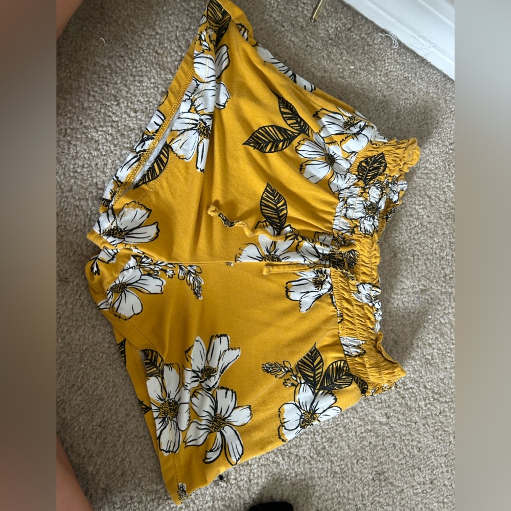 Nomad Yellow and Gray Floral Apparel